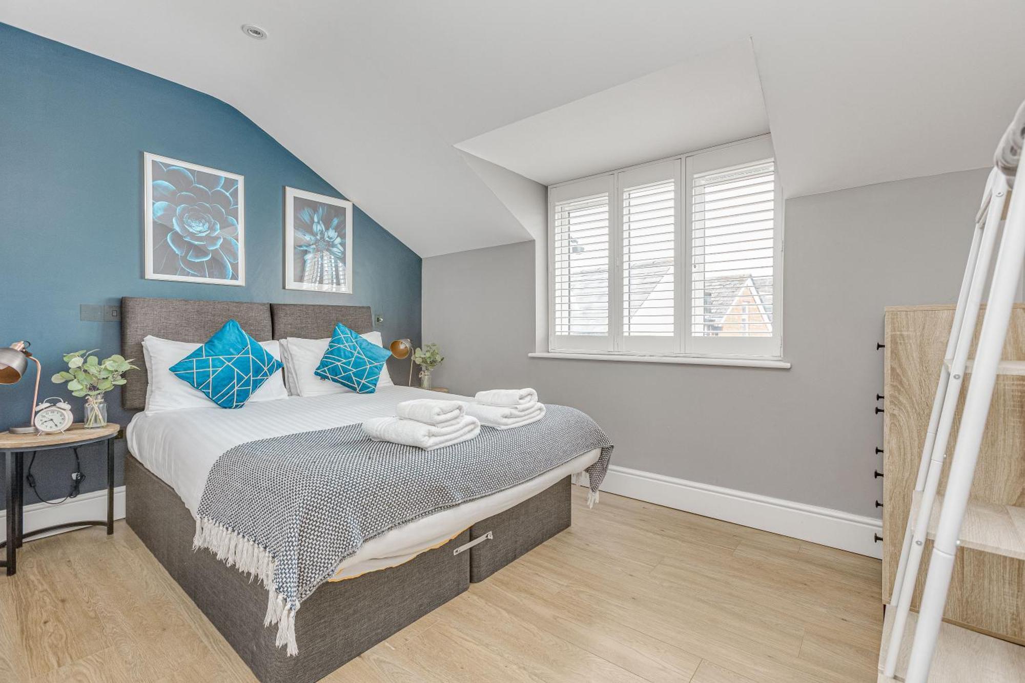 Stylish 1 Bed Apt , Central , Pkg, Perfect For Long Stays Egham Exterior foto